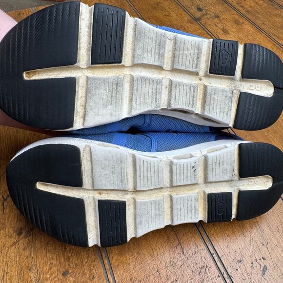 On Cloud‎ Swiss engineering running shoes Preloved size 6Y - Picture 7 of 11